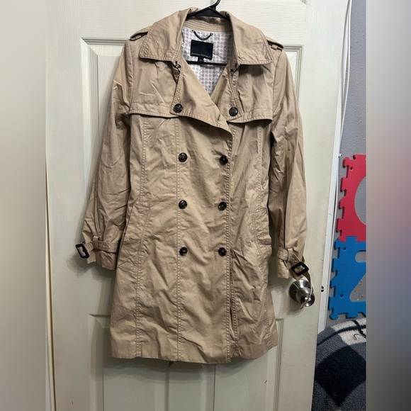 Banana Republic Jackets & Blazers - Banana Republic trench coat beige color belt women’s size medium